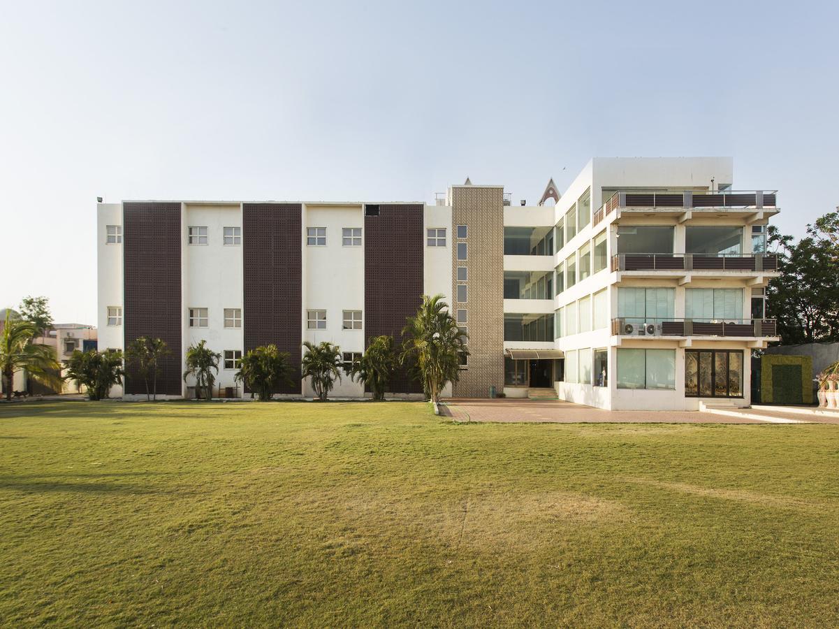 Oyo 14068 Rendezvous Resorts Aurangābād Exterior foto